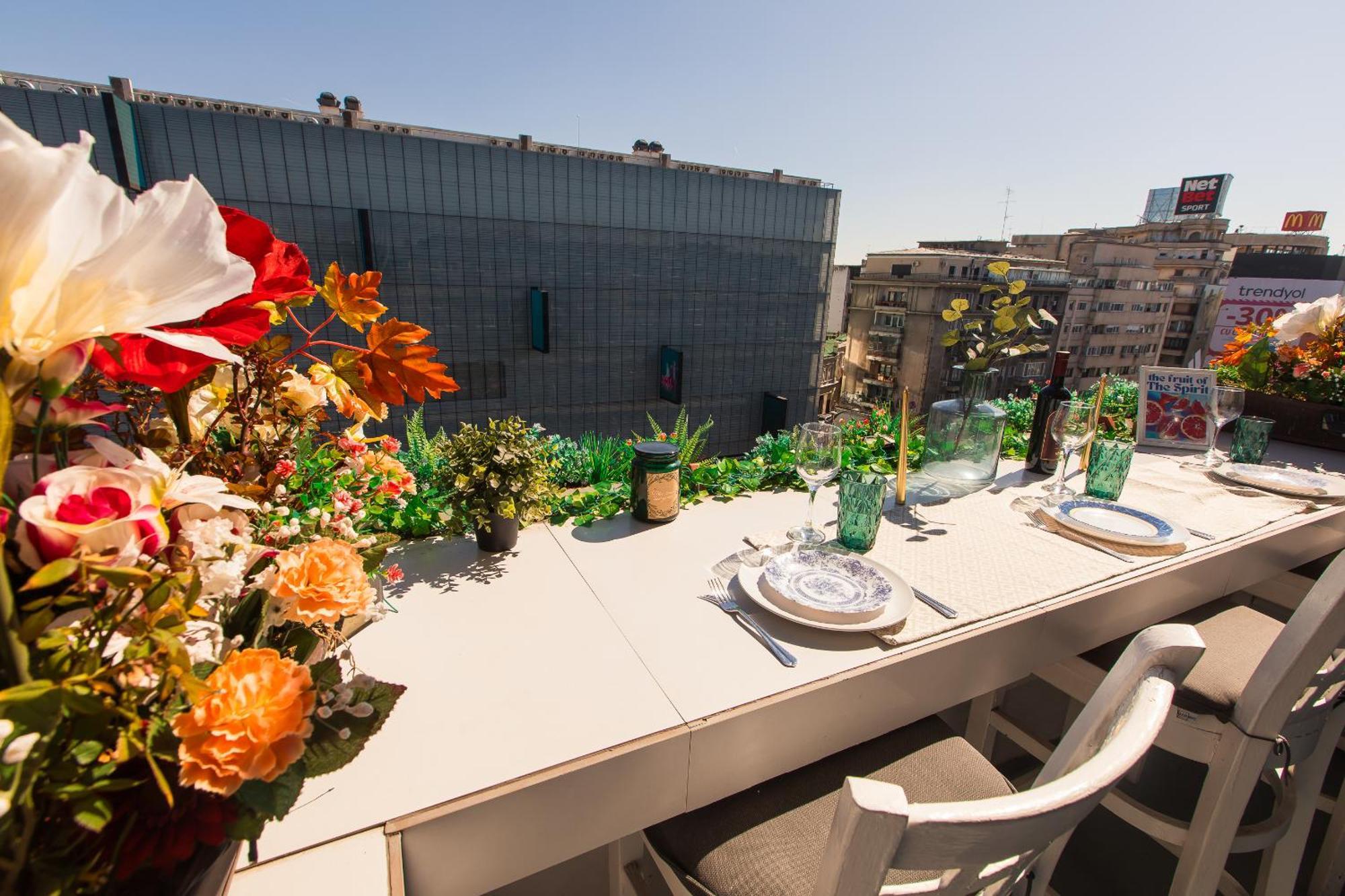 Old Town Apartment With Amazing View From The Balcony 布加勒斯特 外观 照片
