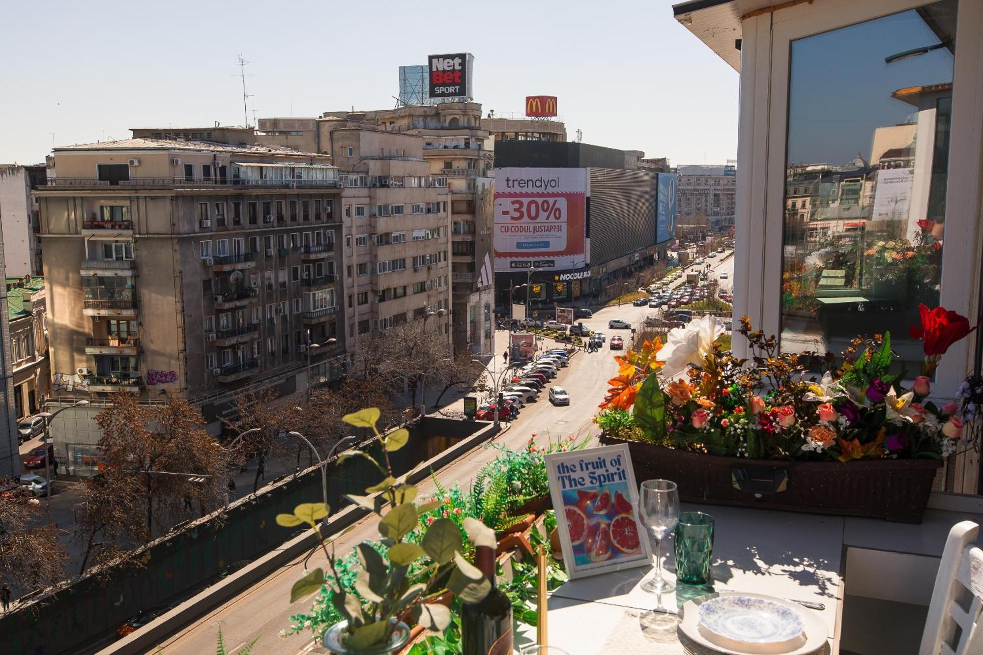 Old Town Apartment With Amazing View From The Balcony 布加勒斯特 外观 照片