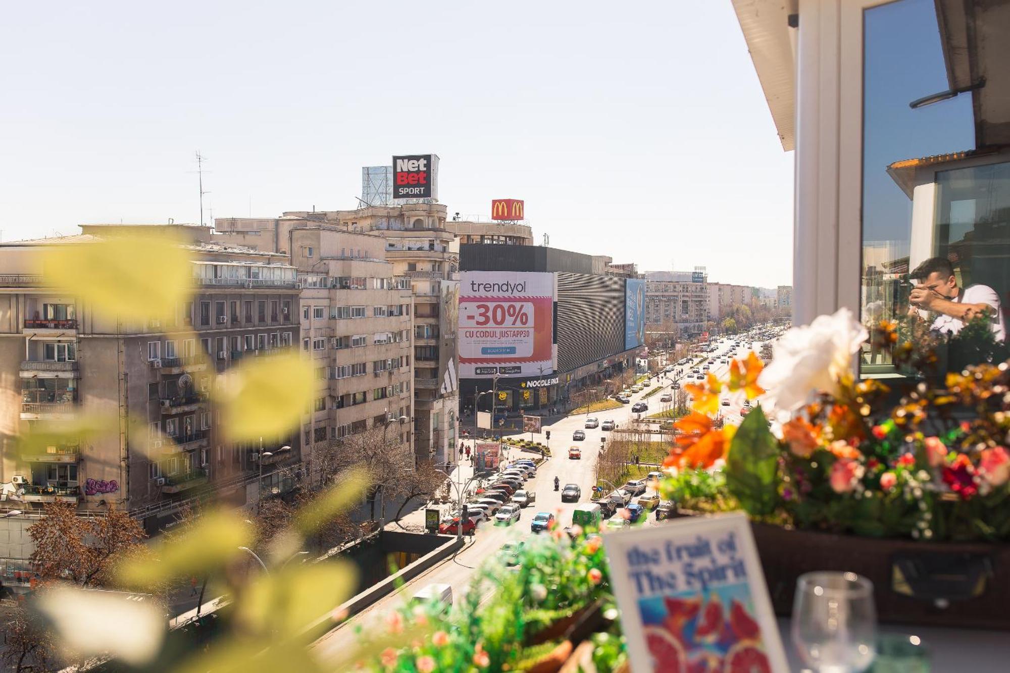 Old Town Apartment With Amazing View From The Balcony 布加勒斯特 外观 照片